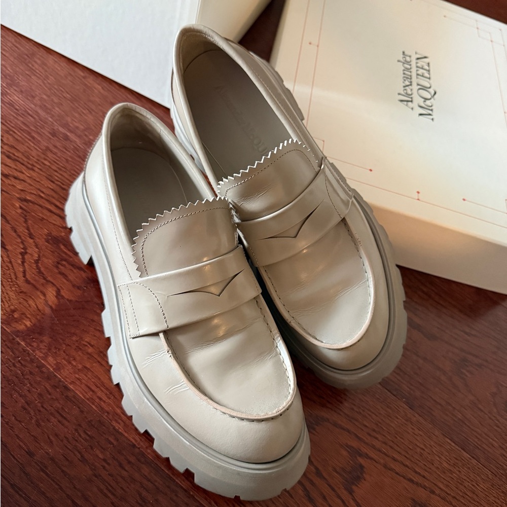 Alexander McQueen Women's Stone color Loafers